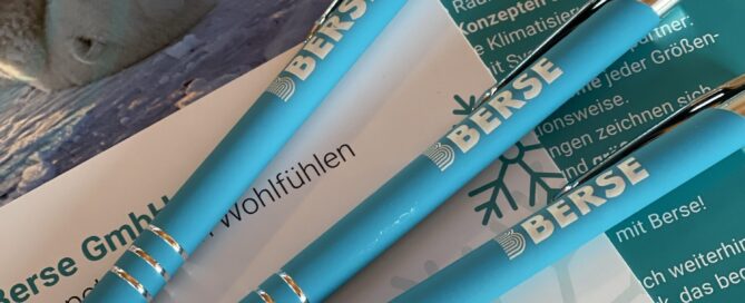 Kugelschreiber und Flyer im Erscheinungsbild von Berse