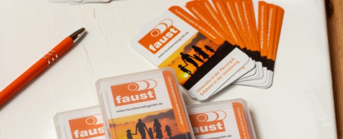 Kartenspiel mit Logo und Motiv für faust
